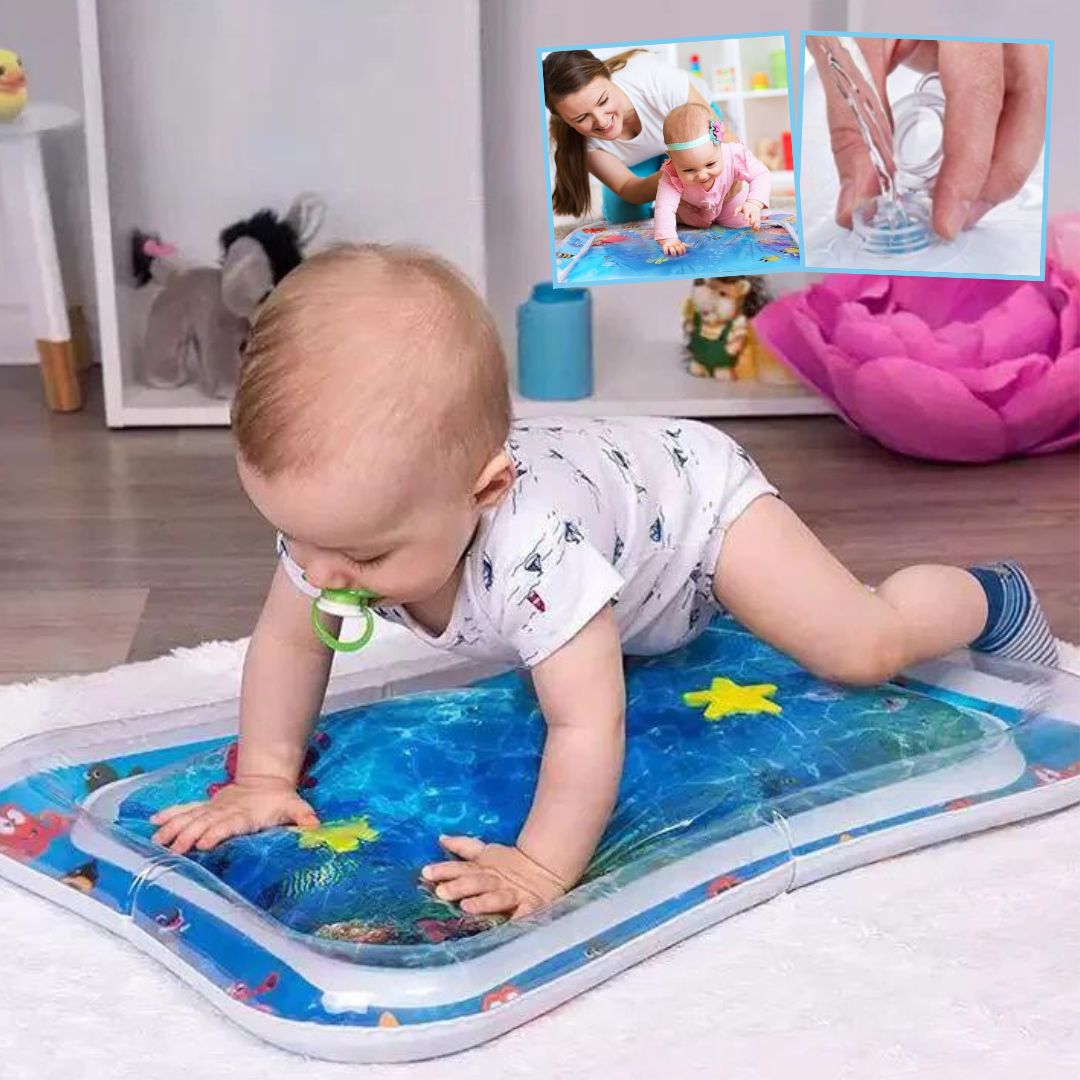 bebe qui joue avec tapis d'eau bebe